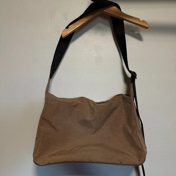 Baggu Medium Cargo Crossbody Bag - Picture 2 of 2
